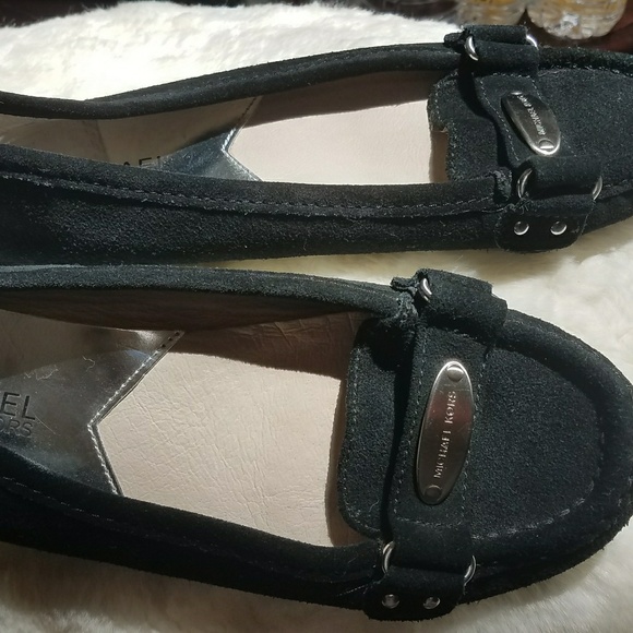 Michael Kors Black with Silver flats - Picture 4 of 6